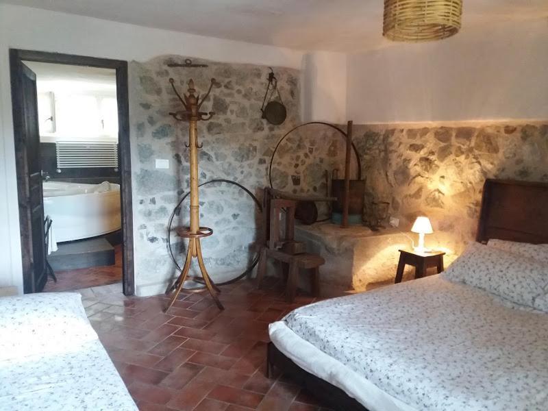 Agriturismo Di Charme E Ristorante Stallato Il Filo Di Paglia 카로 외부 사진