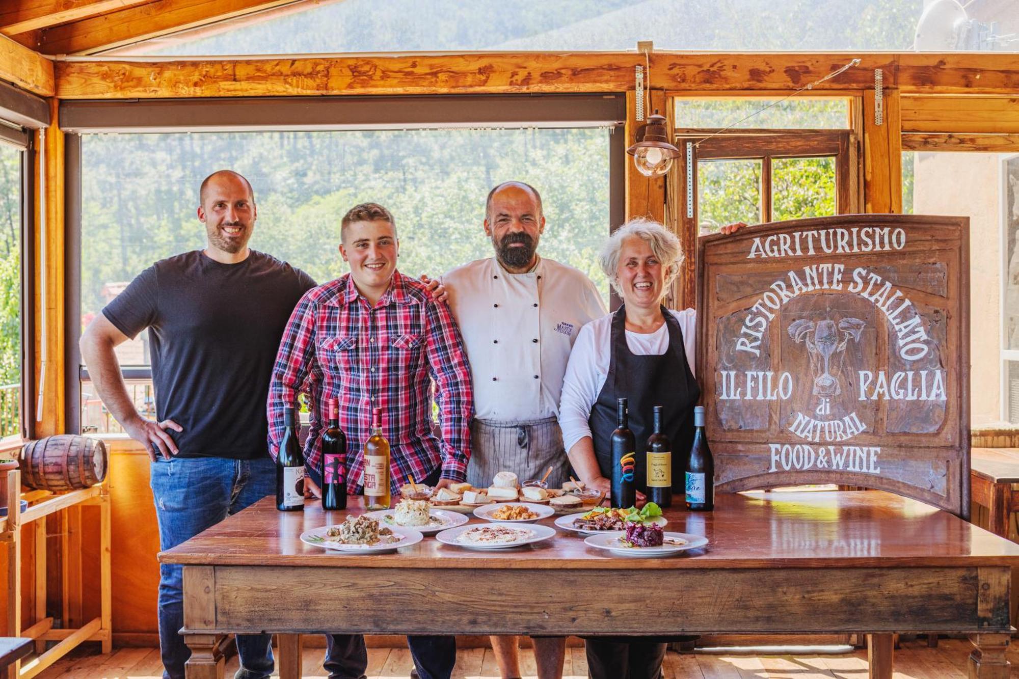 Agriturismo Di Charme E Ristorante Stallato Il Filo Di Paglia 카로 외부 사진
